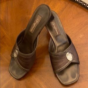 Brighton leather shoe w/2" heels 8 M